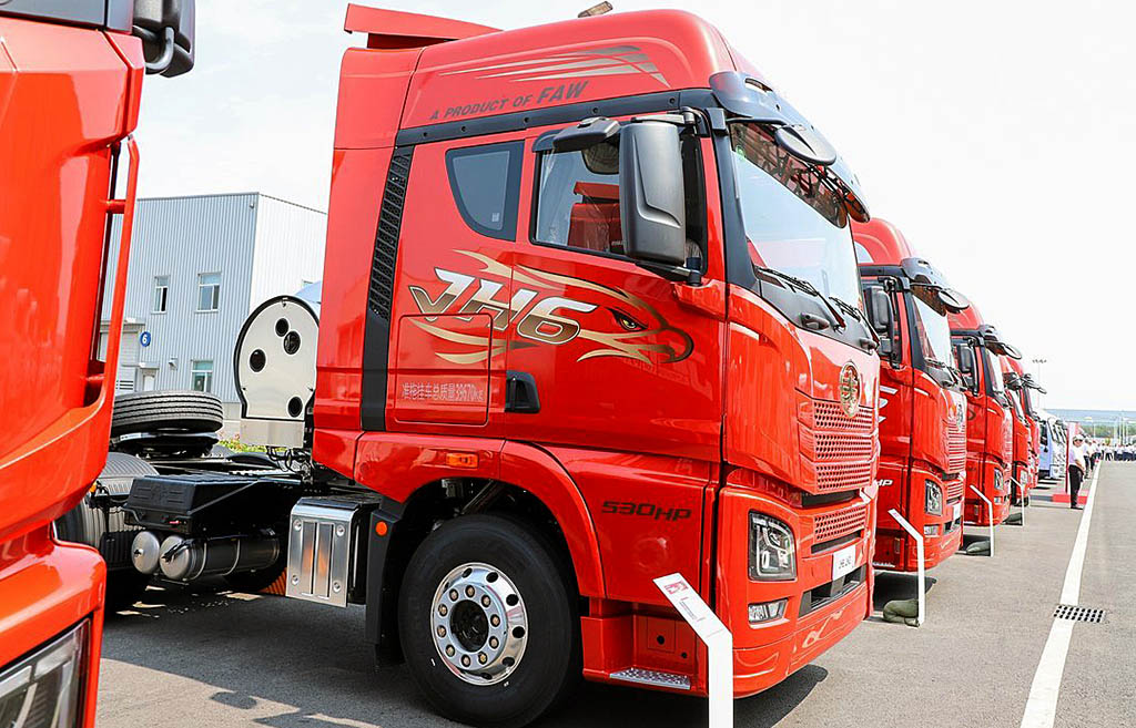 ��� � �������� ������ �������� ������ FAW JH6 530 6×4 LNG