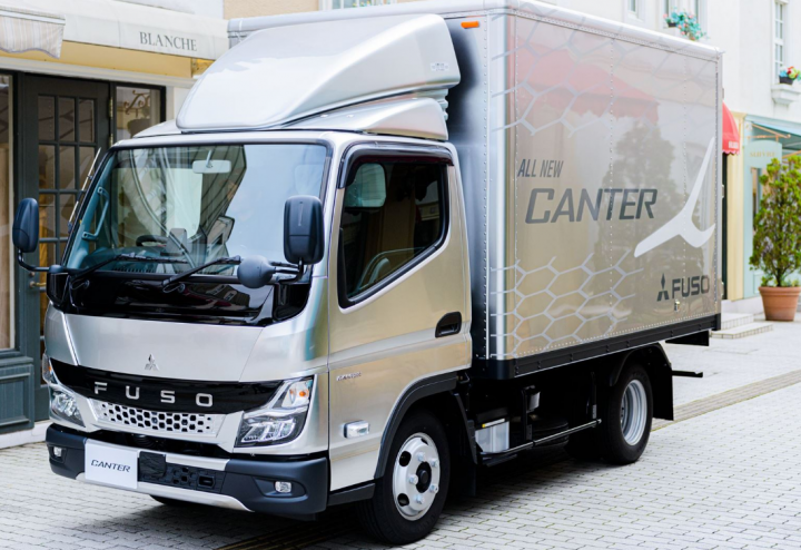 Mitsubishi Fuso ����� ��������� ����������� �������� � 21 ������ ������