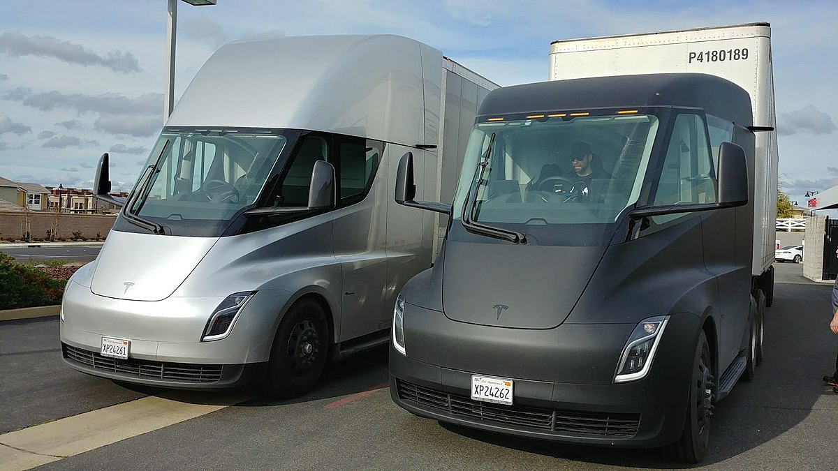 �������� ������������� Tesla Semi ������� 1731 ��